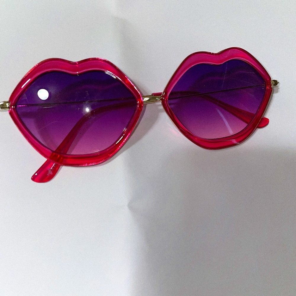 Lip Locked Sunshades